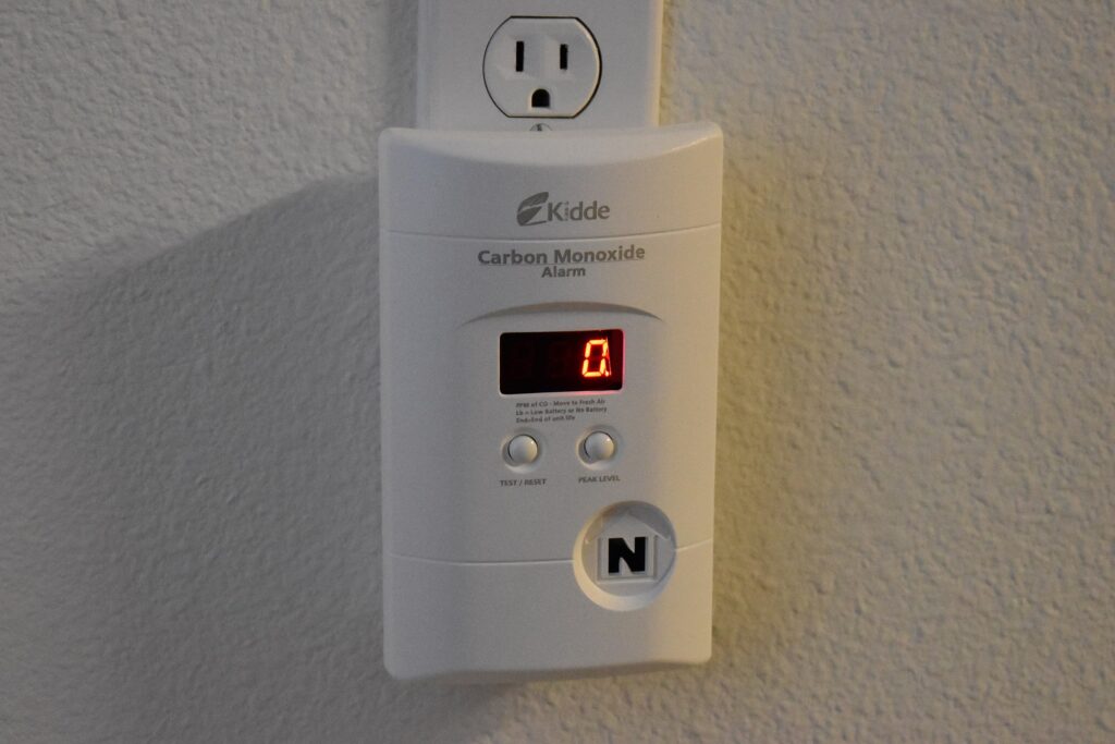 Are you gas safe? Carbon monoxide detector - FASTILY, CC BY-SA 4.0, via Wikimedia Commons