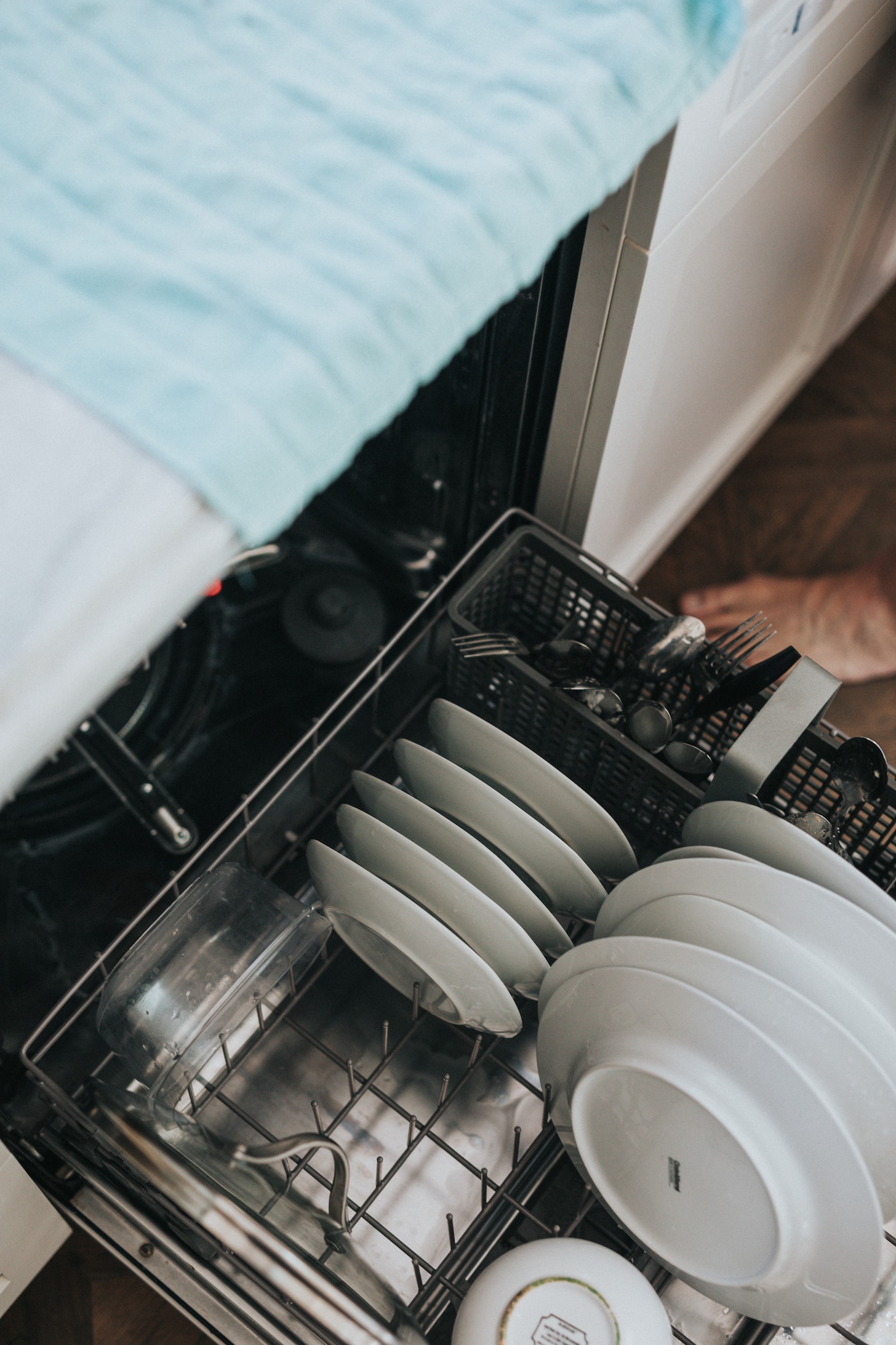 Dishwasher - Photo by Nathan Dumlao on Unsplash