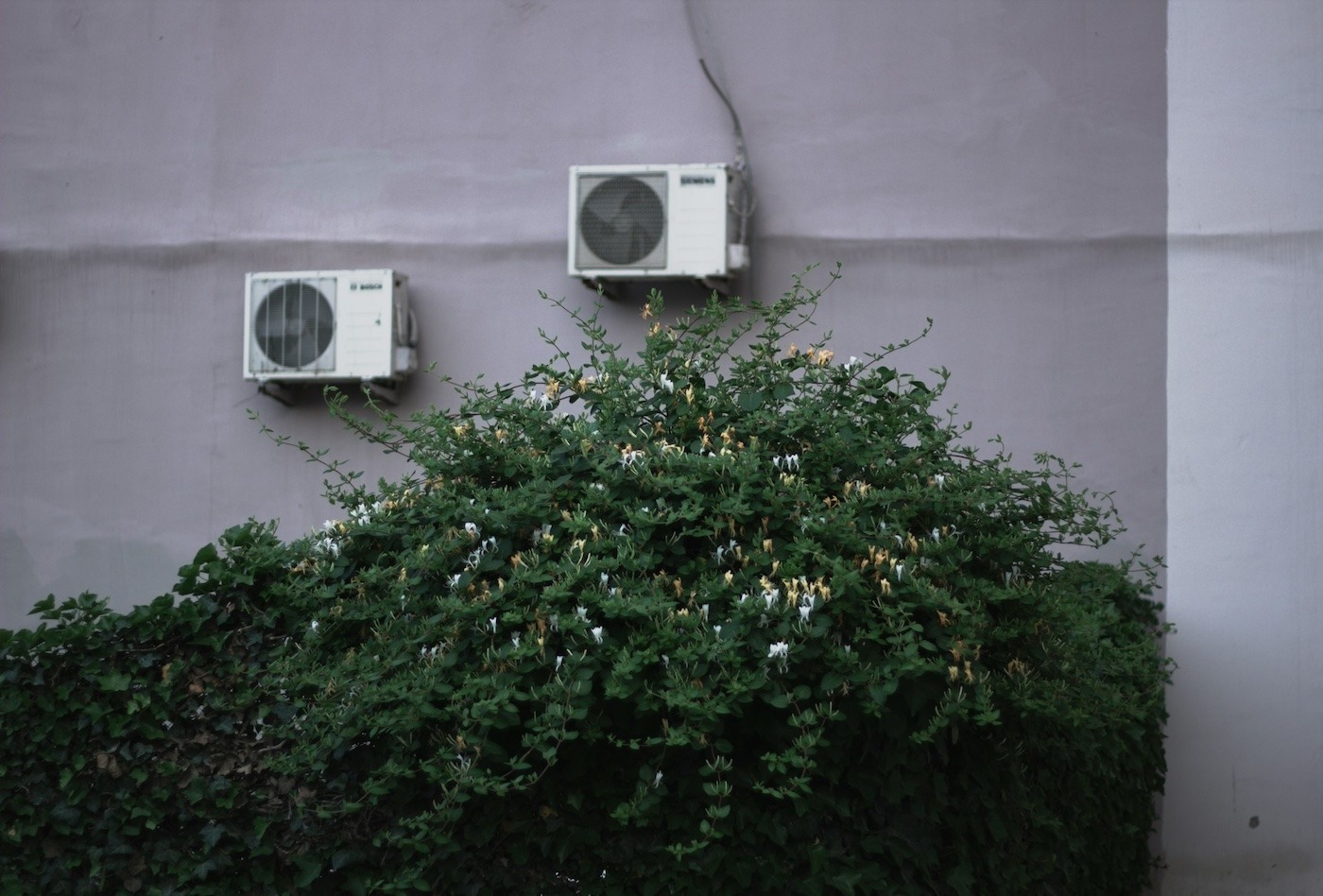 Air conditioning units - Photo by Leman on Unsplash